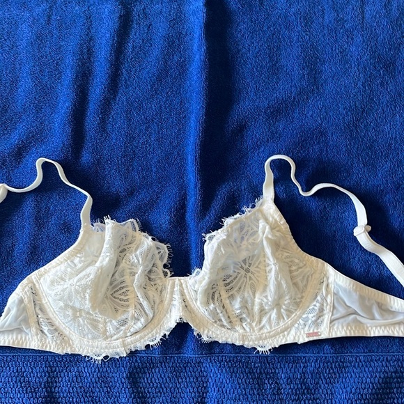 Victoria’s Secret 36D unlined bra.  Cream - Picture 1 of 2